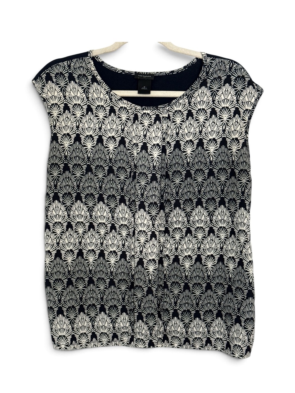 Ann Taylor Black & White Geometric Fan-Print Sleeveless Blouse – Size M